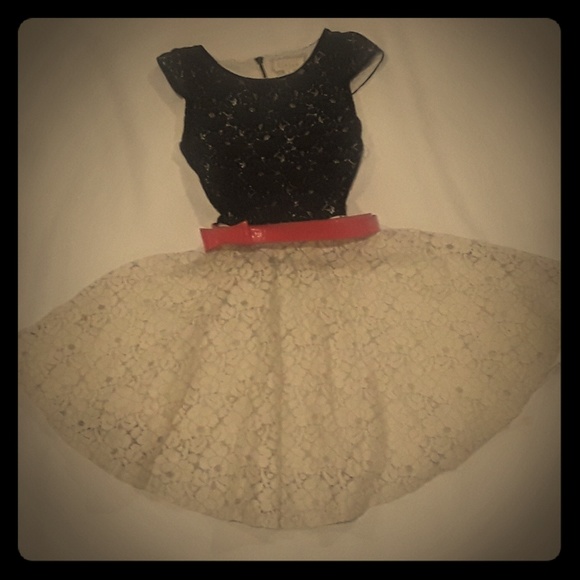 Beautiful Black and cream layered laced dress - Picture 1 of 2